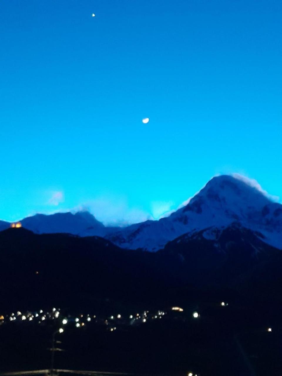 Ferienwohnung Emotion Kazbegi Zimmer foto